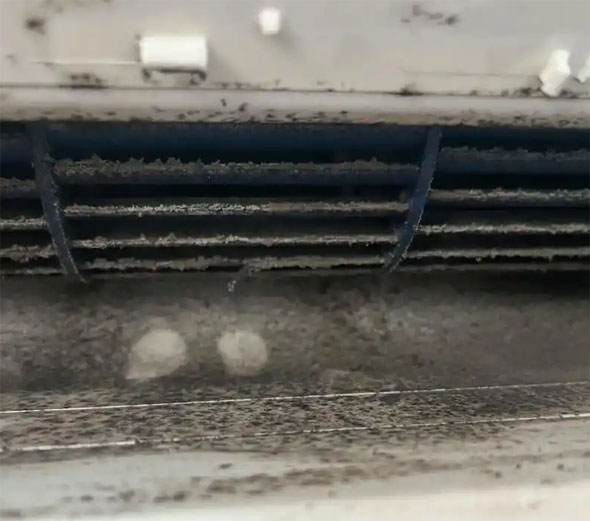 大城空调吹的风有股烧焦味是怎么回事